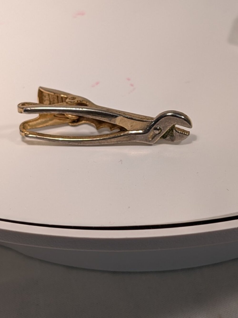 HANDYMAN 3 Tie Clips Saw Wrench Scissors/Snips (this one marked SWANK) - Picture 8 of 13